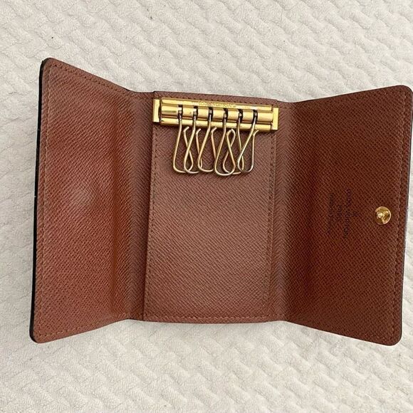 Louis Vuitton Monogram 6 Ring Key Case - Picture 5 of 12
